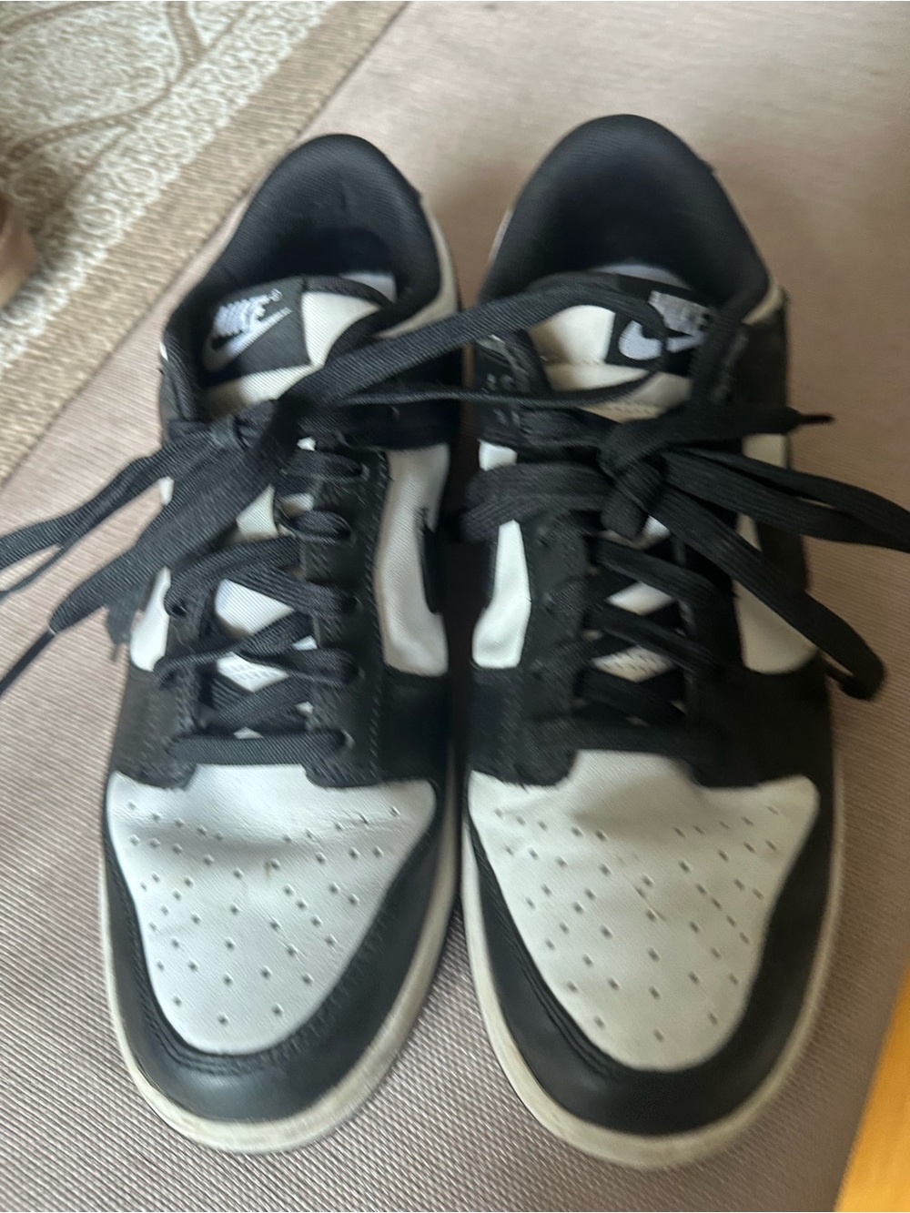 Nike Men’s Black and White Low-Top Sneakers — Two-Tone Trainer